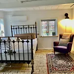 Den Gamle Skomager Ved Slotssoen * Gråsten