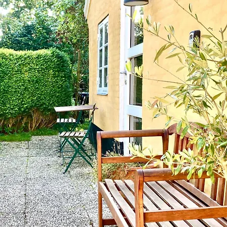 度假居 Den Gamle Skomager Ved Slotssoen 加斯庭