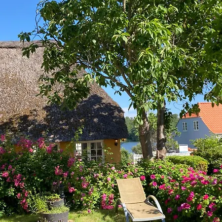 Den Gamle Skomager Ved Slotssoen * Gråsten