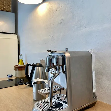 Den Gamle Skomager Ved Slotssoen *