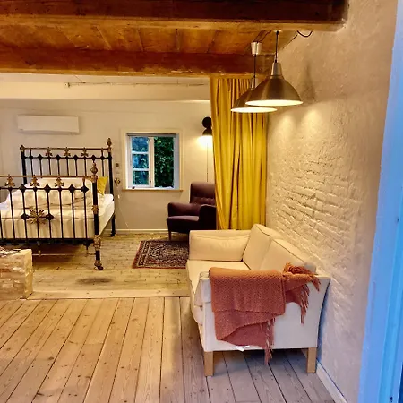 Den Gamle Skomager Ved Slotssoen * 加斯庭